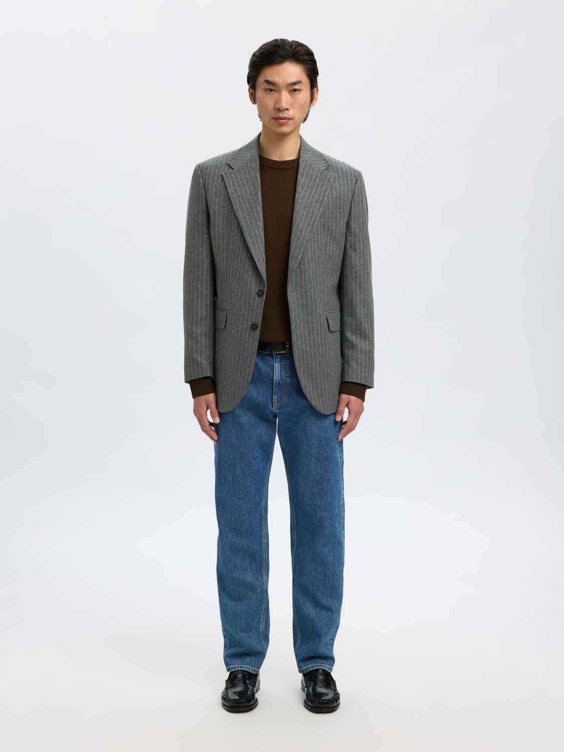 model_shot-front_full